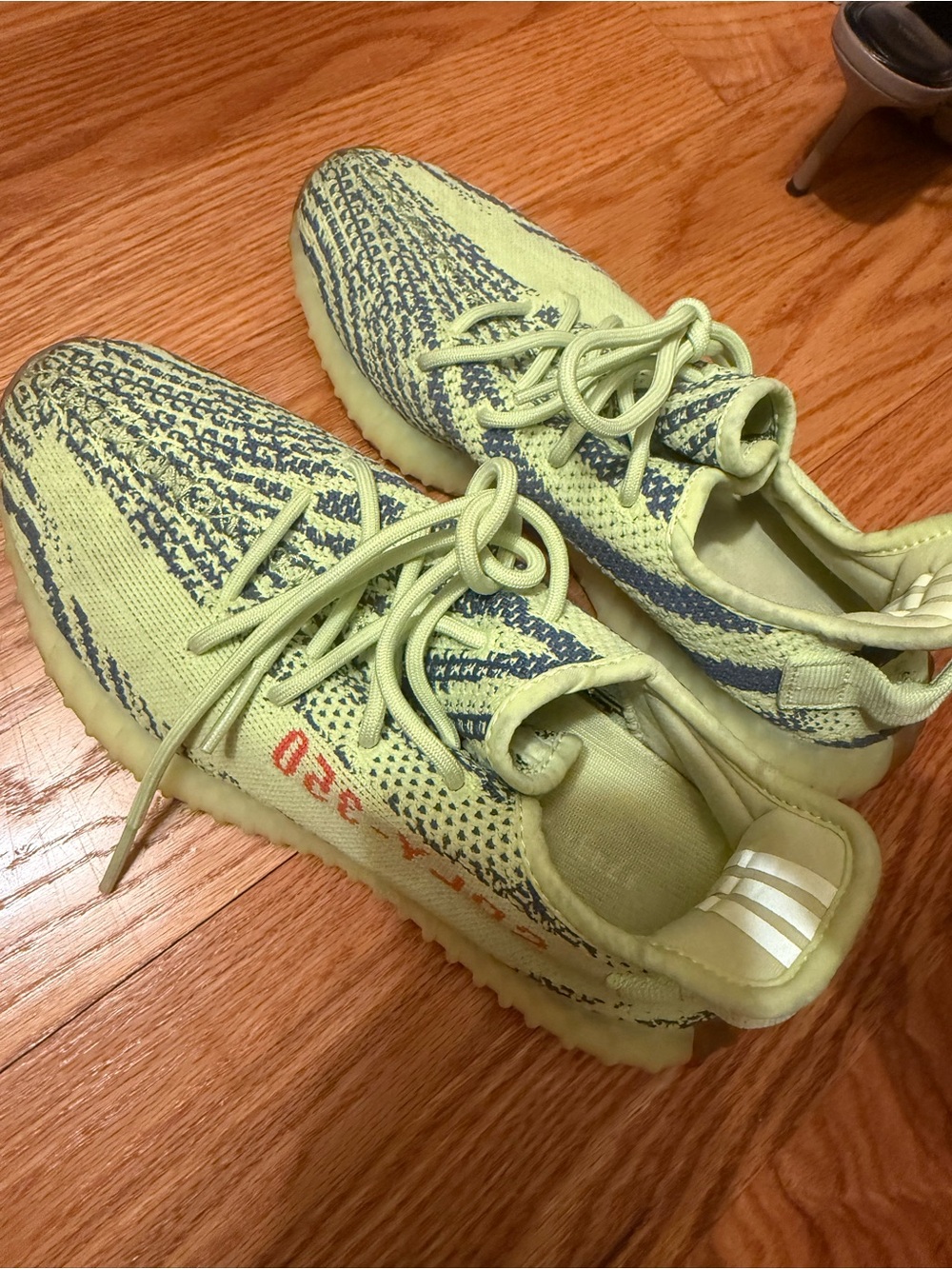 Yeezy Boost - Picture 3 of 6